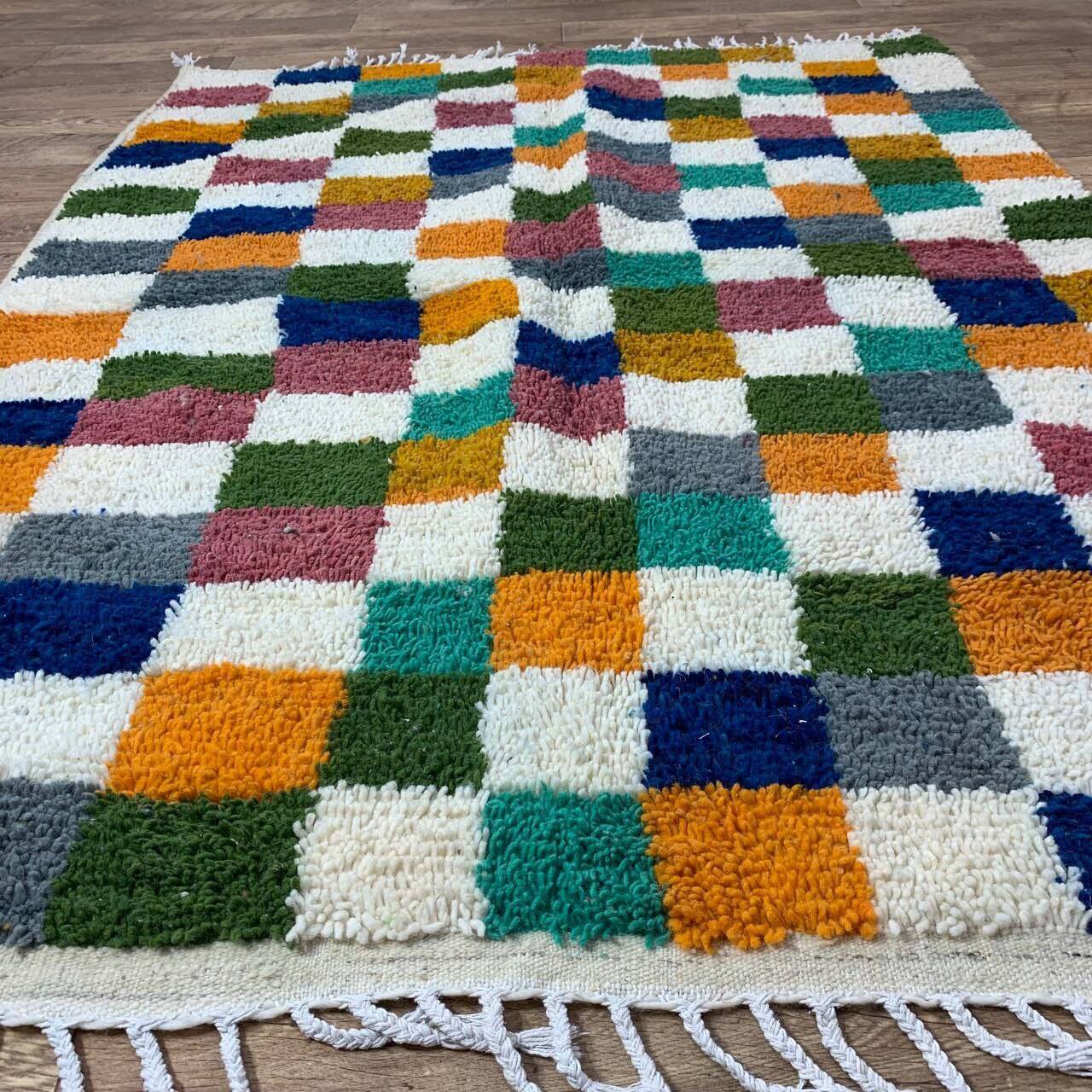 Handcrafted moroccan berber rug 213 x 160 cm