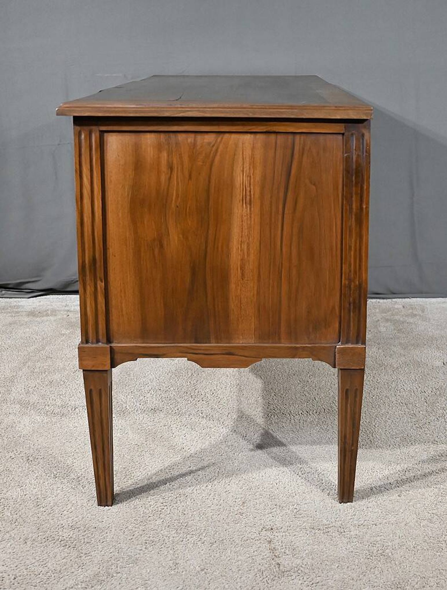 Walnut Jumping Commode, Louis XVI period – Late 18th century