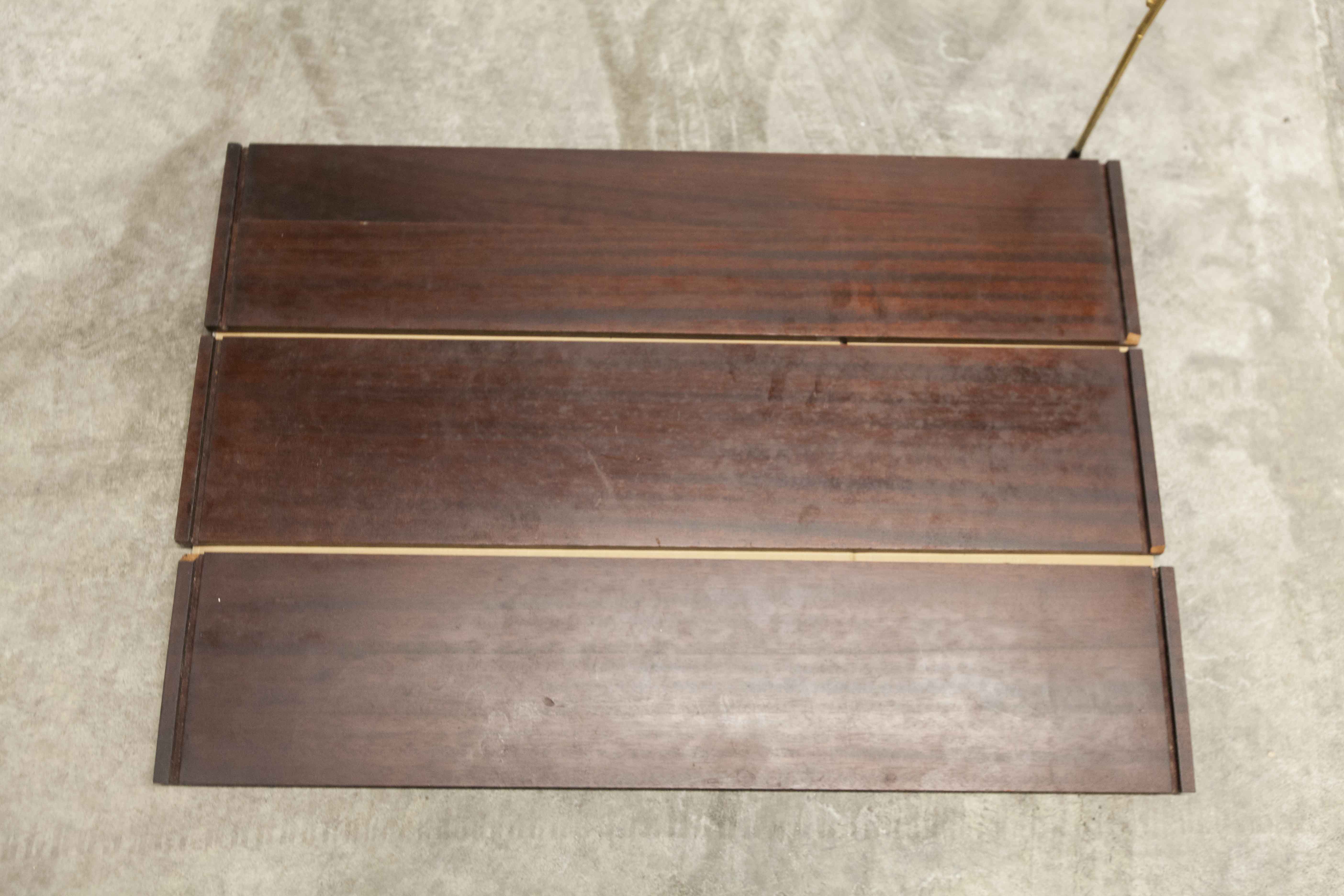 Thong shelf on foot L78.5