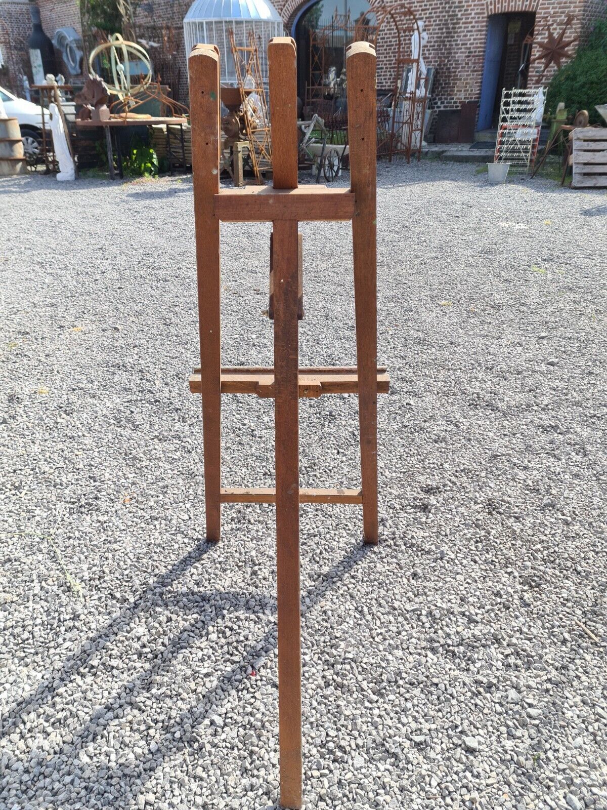 Wooden painter's easel