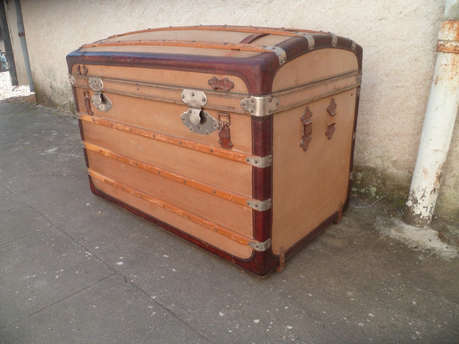 Domed quality b.b paris nineteenth century travel trunk