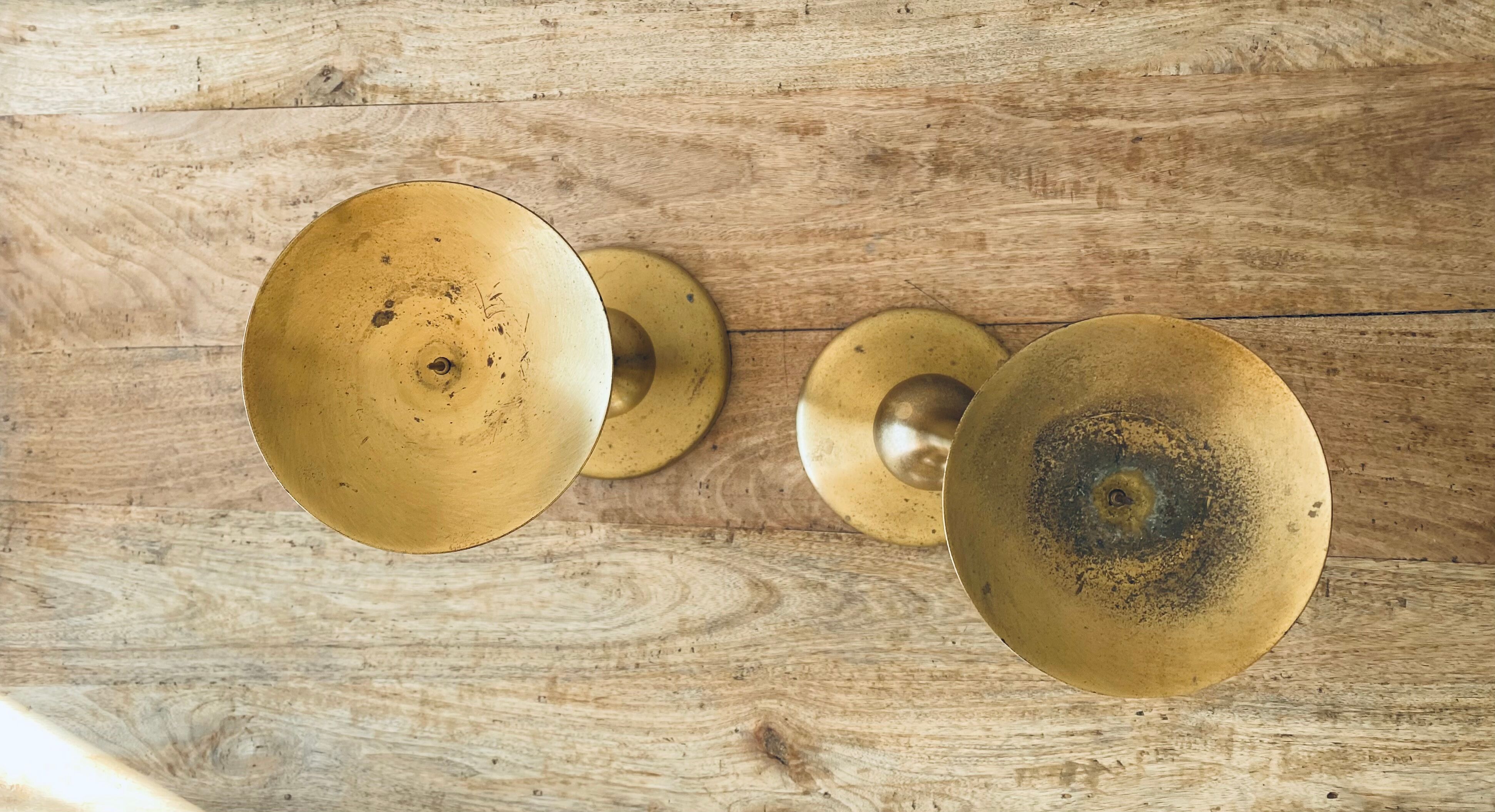 Paire de candélabres en laiton brossé