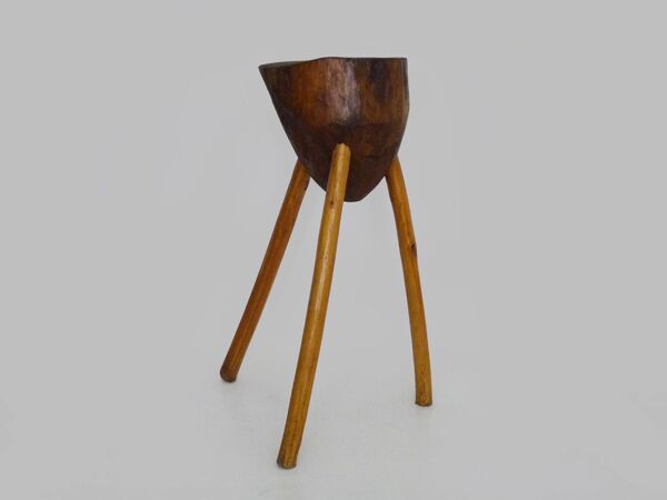 Ancien Billot de boucher tripode en chêne, sellette, tabouret. Années 5O
