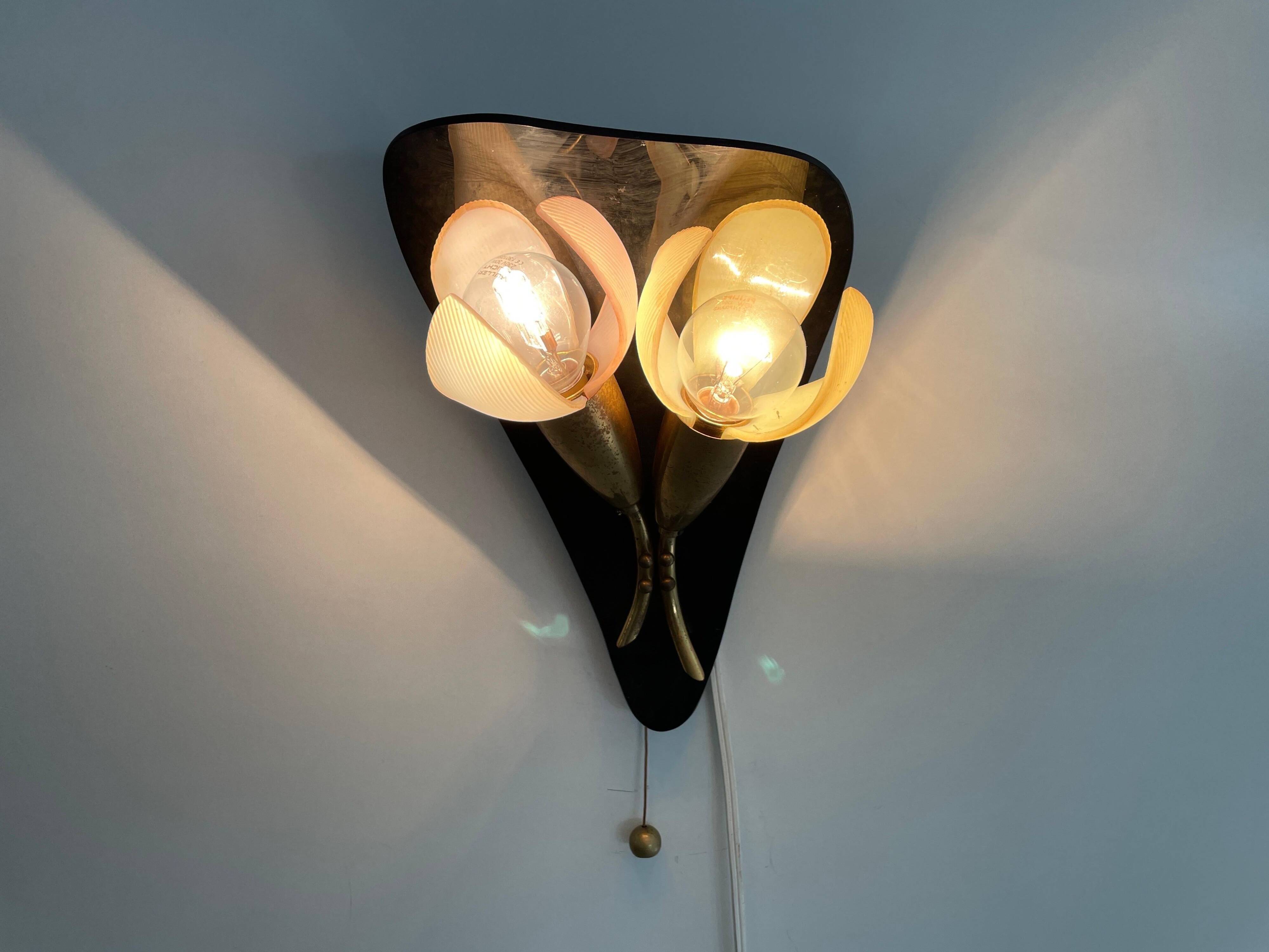 Simple plexiglass and brass wall light, Flower Design, mid-century by Geru, 1960s, Germany.