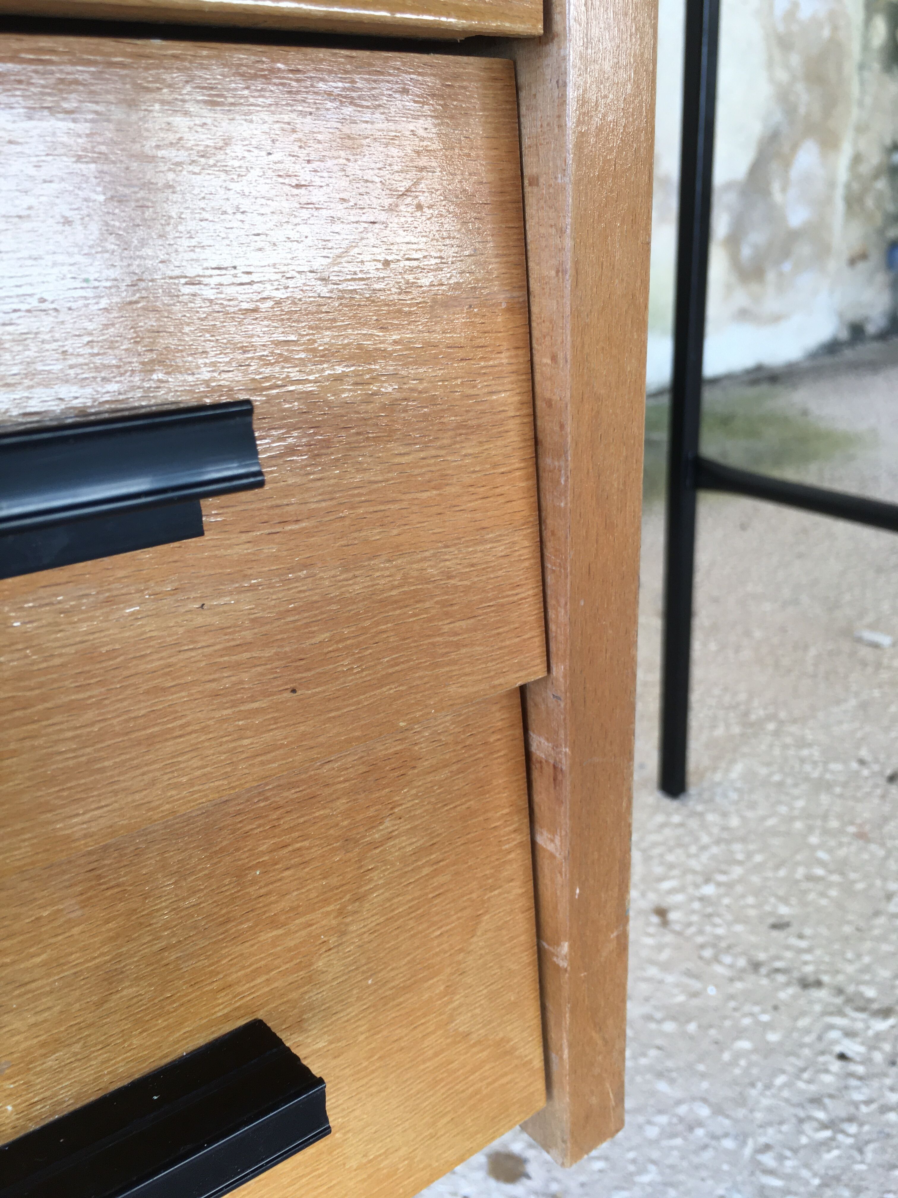 Desk with drawers and tubular metal feet