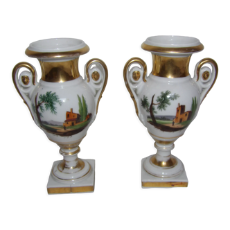 Paire vases porcelaine de paris signée PP en creux décors tournant peints main anses dorées