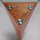 Bureau triangulaire sculptural – Pièce unique en loupes précieuses