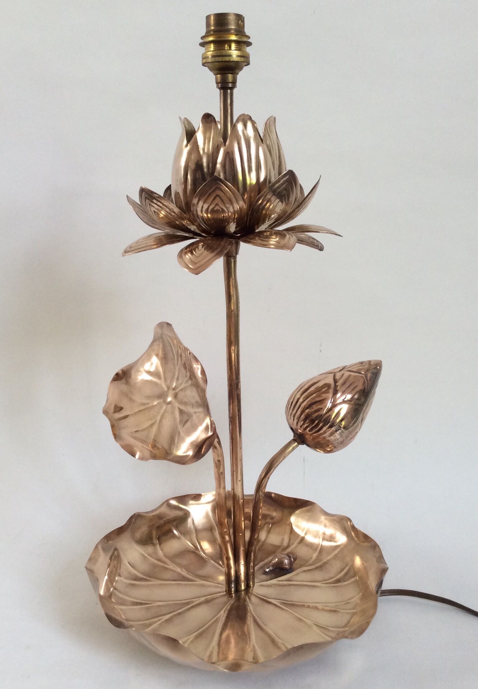Hollywood Regency-style "lotus flower" lamp foot