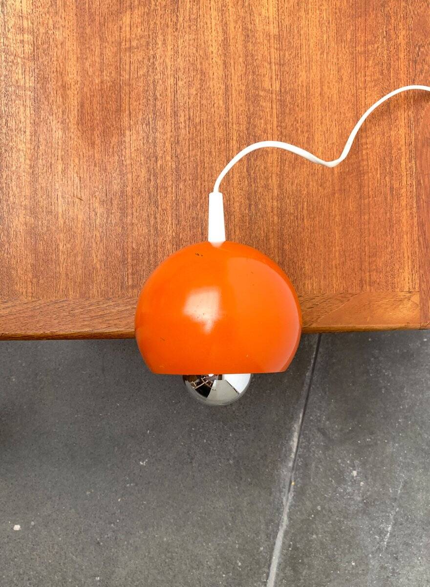 Mid-century space age magnetic clamp table or shelf lamp from the 1960s.