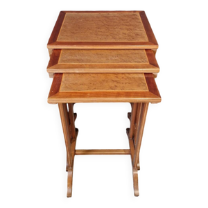 Trois tables gigognes