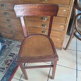 Bistro table and its three chairs