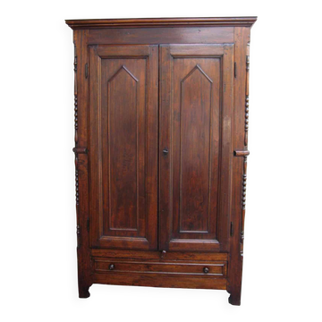 Armoire ancienne en bois massif style rustique historique XIXe