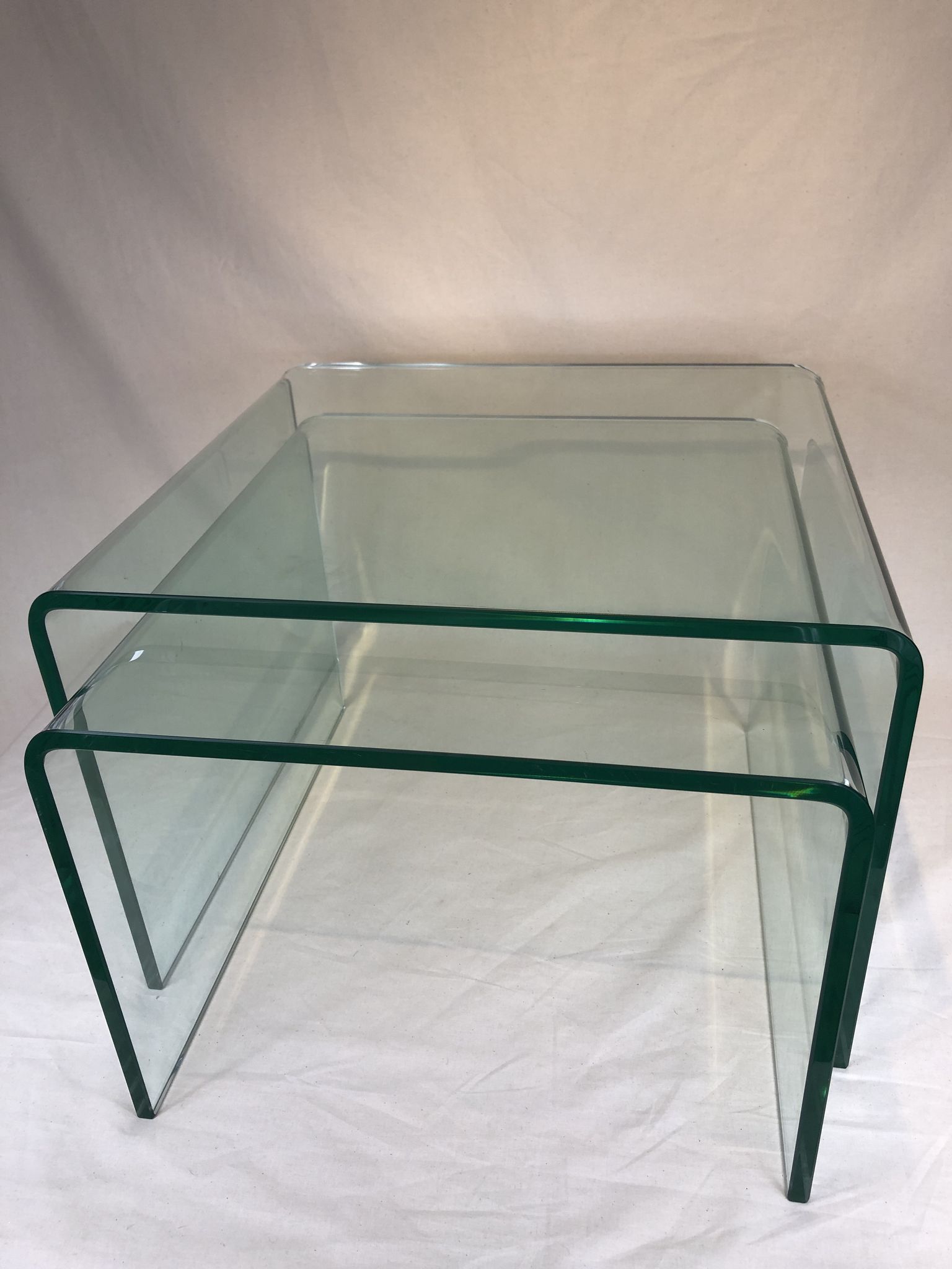 Ensemble 2 tables gigognes en verre 1980