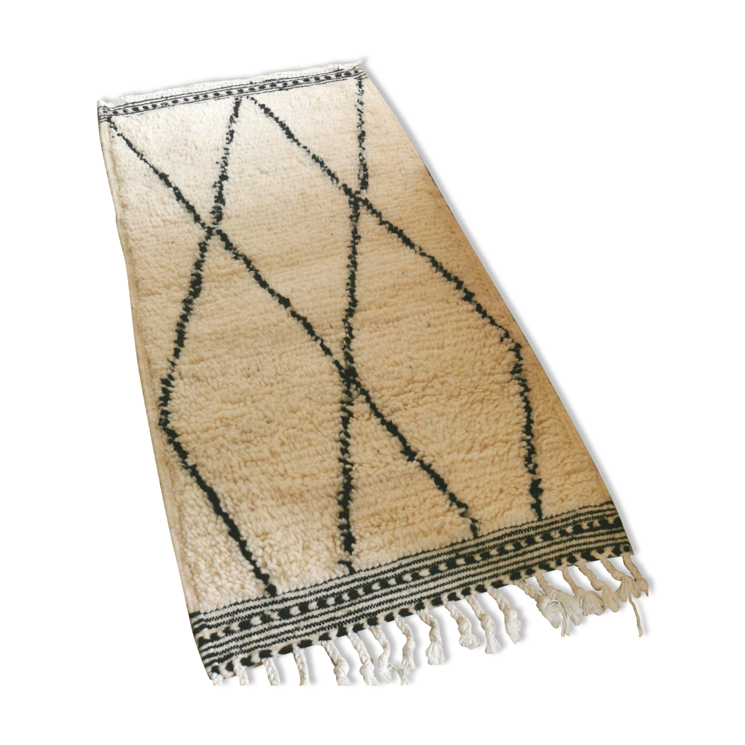 Berber carpet béni ouarain black and white with diamonds and braided border