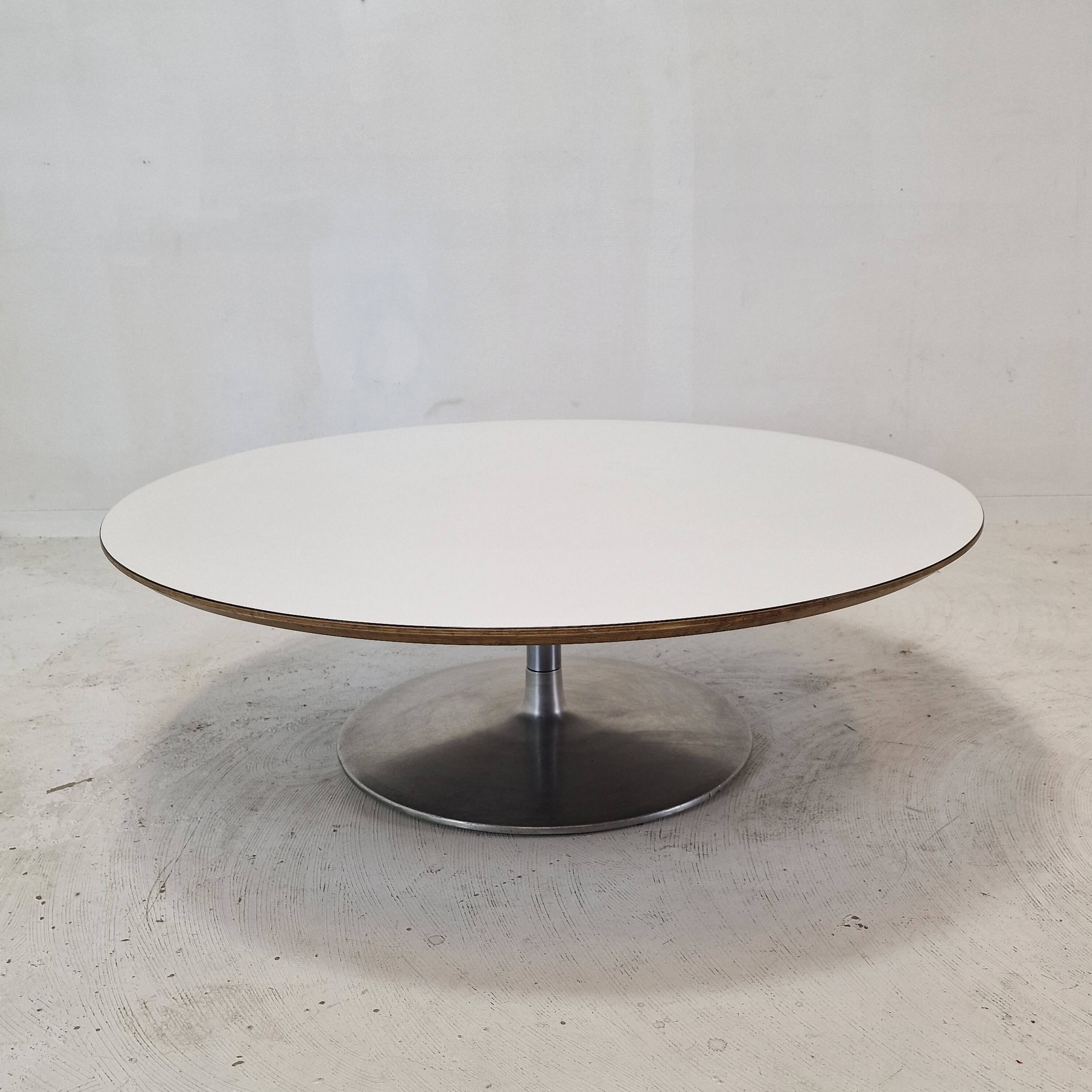 "Circle" Coffee Table by Pierre Paulin for Artifort, 1960s