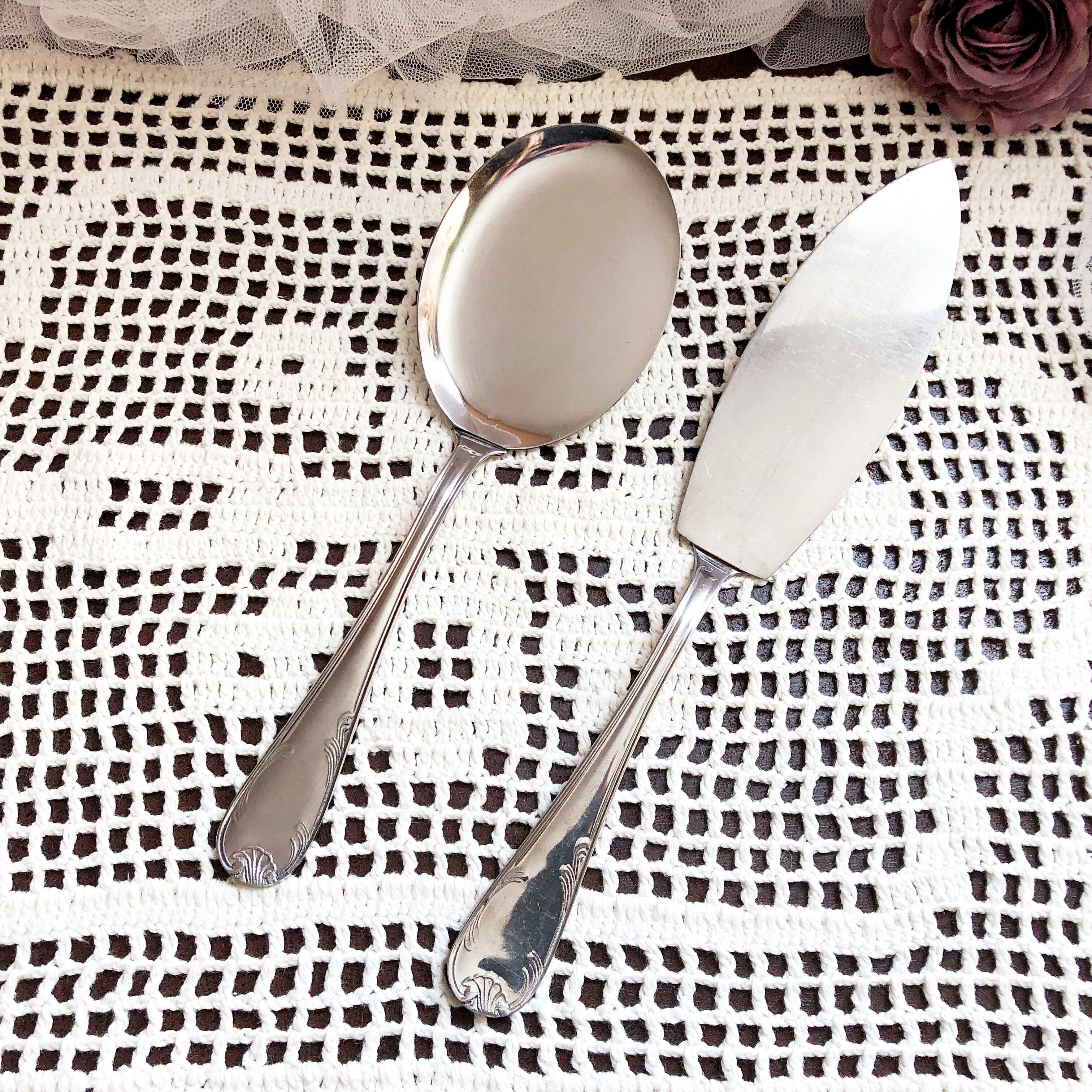 Set of two cutting shovels for cakes, tarts and sweets