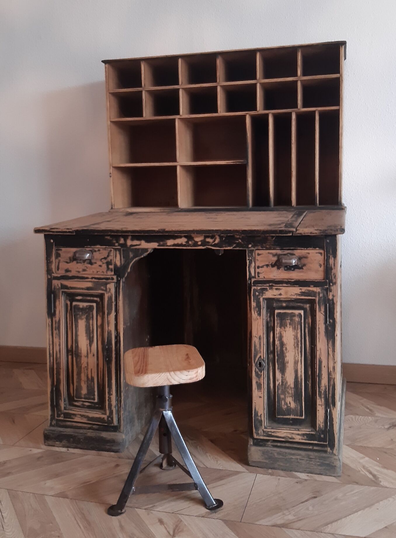 Bureau tri postal en bois
