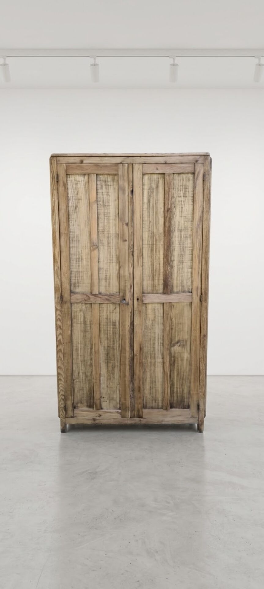 Armoire parisienne