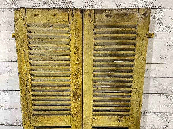 Paire d’anciens volets en bois