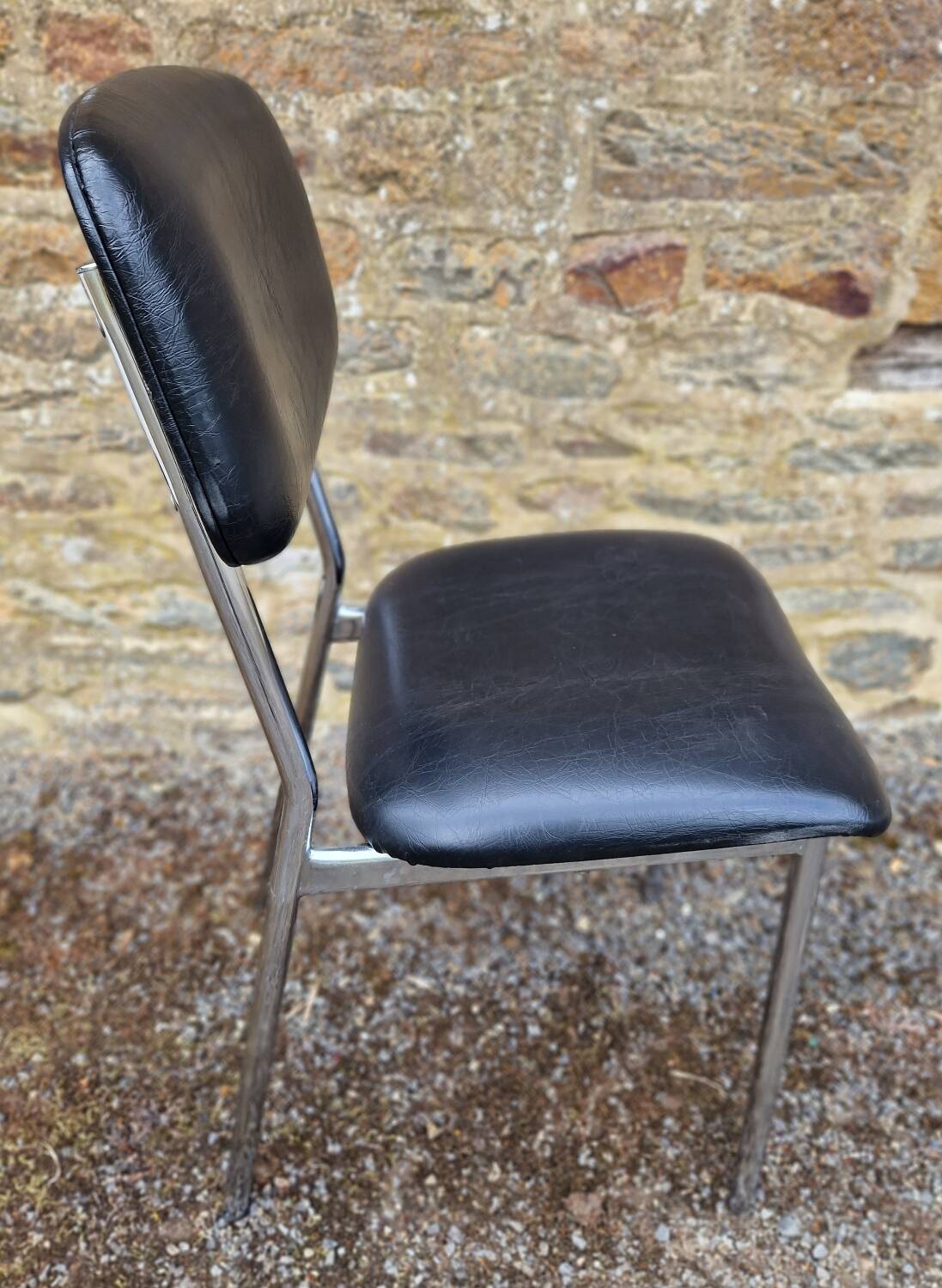 Vintage office chair in black skai