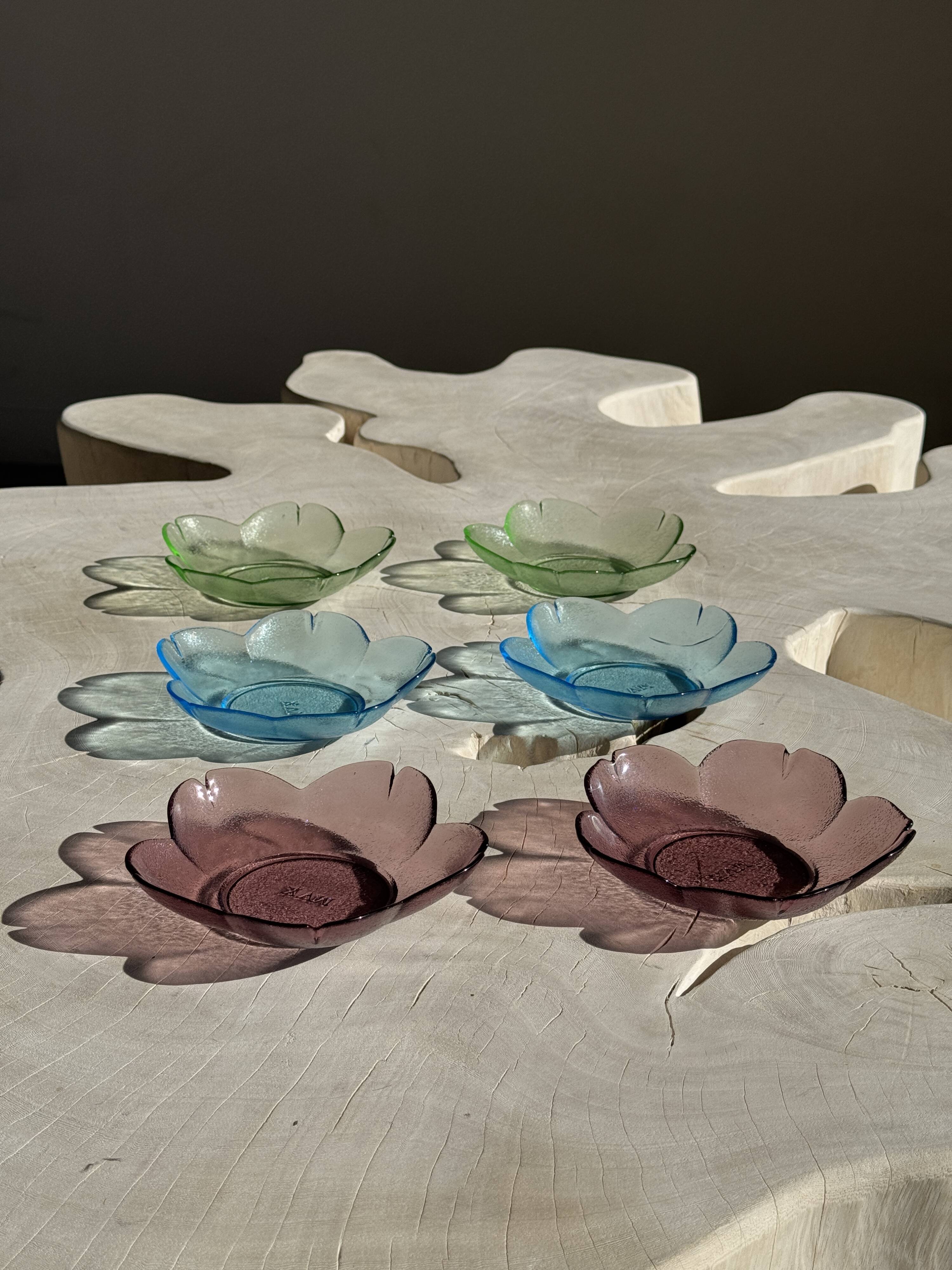 6 vintage flower-shaped bowls, XVM brand on the bottom