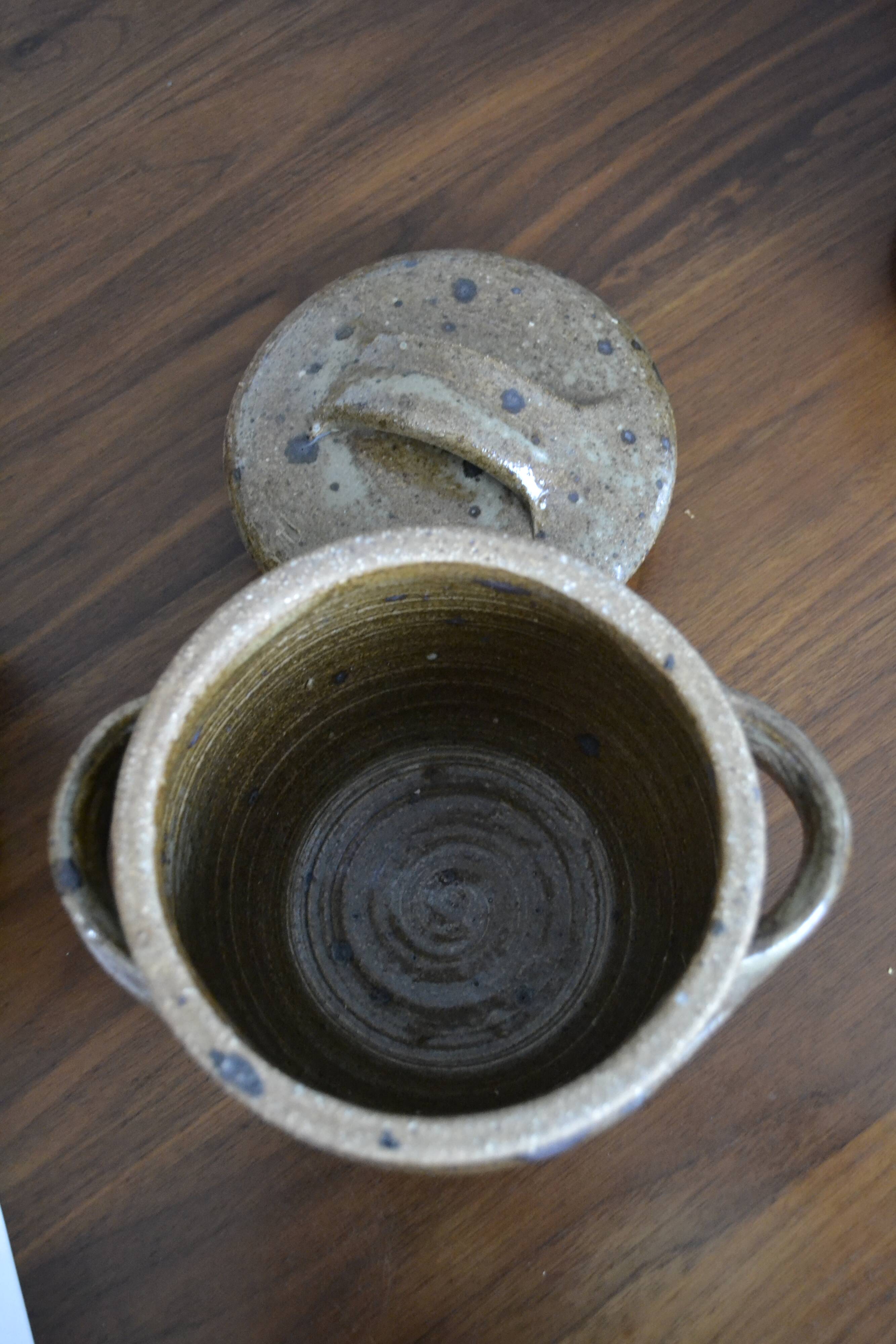 Sandstone pot with handles hands