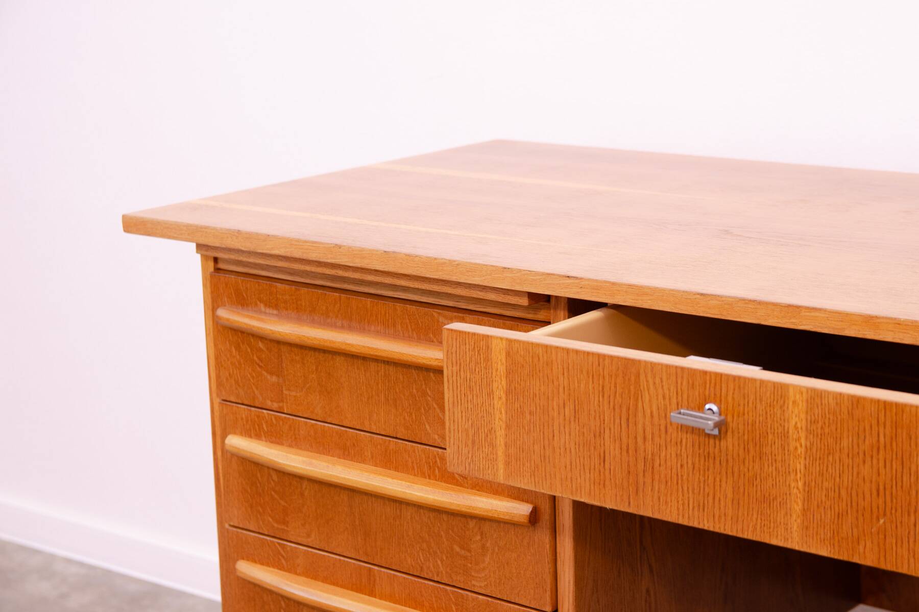 Bureau pour femme du milieu du siècle entièrement restauré, années 1970, Tchécoslovaquie
