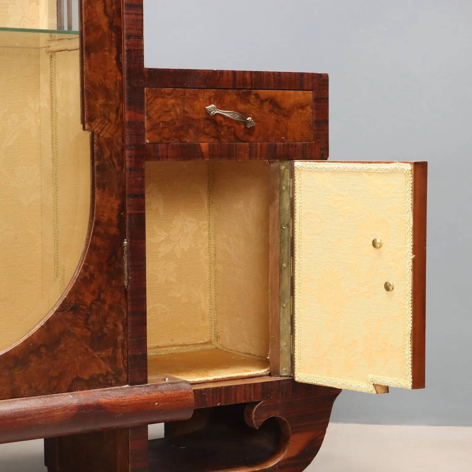Vintage display cabinet in burl veneer, design, Italy, 1920s-1930s