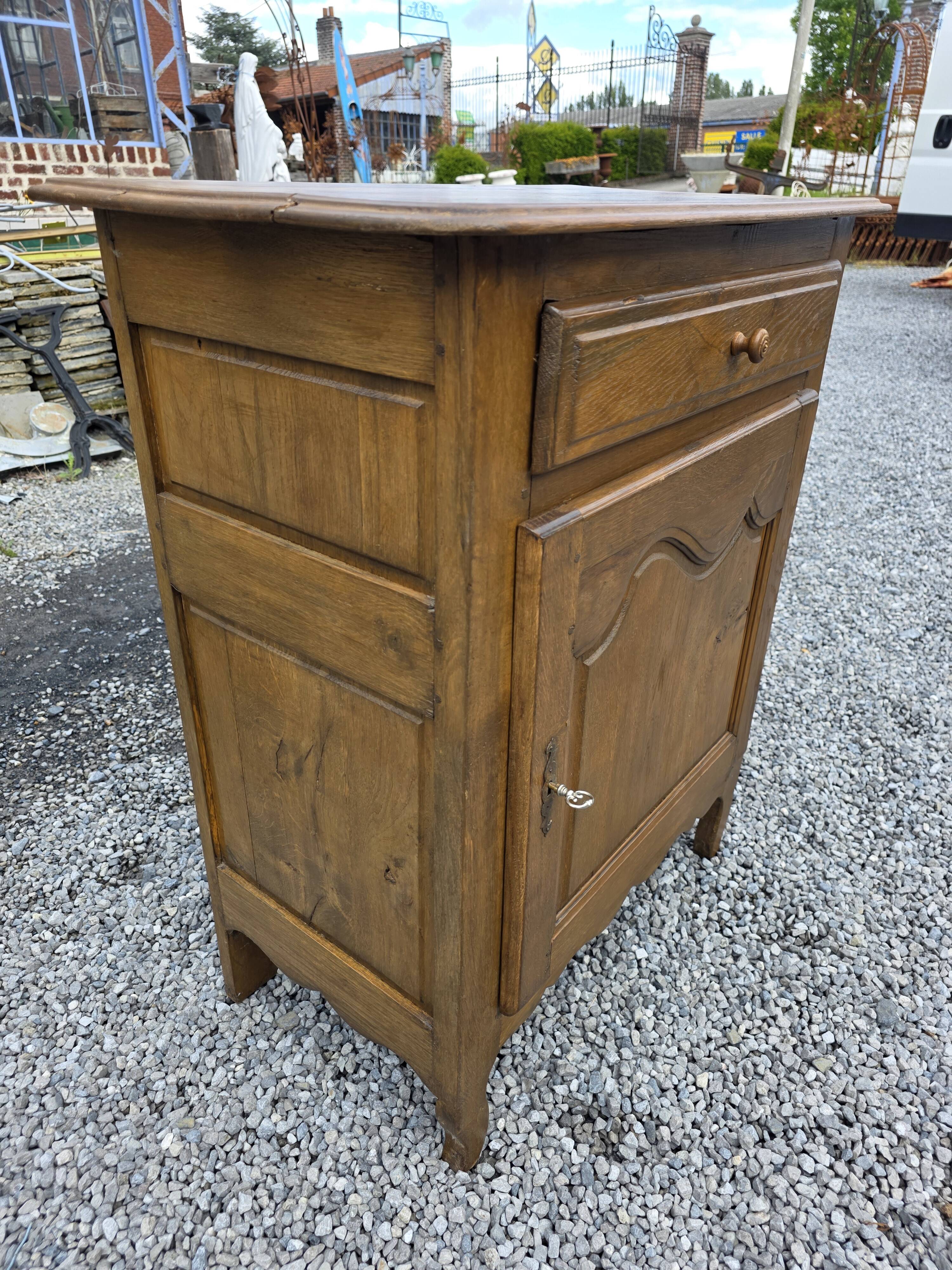 Antique oak confiturer