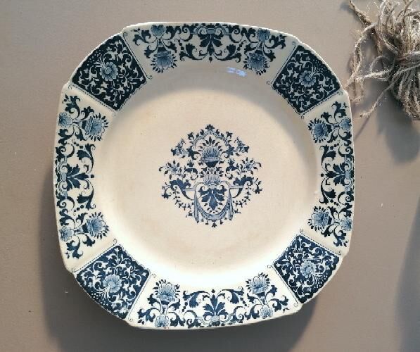 Assiette carré gien modèle ibis bleu, faïence terre de fer ancienne