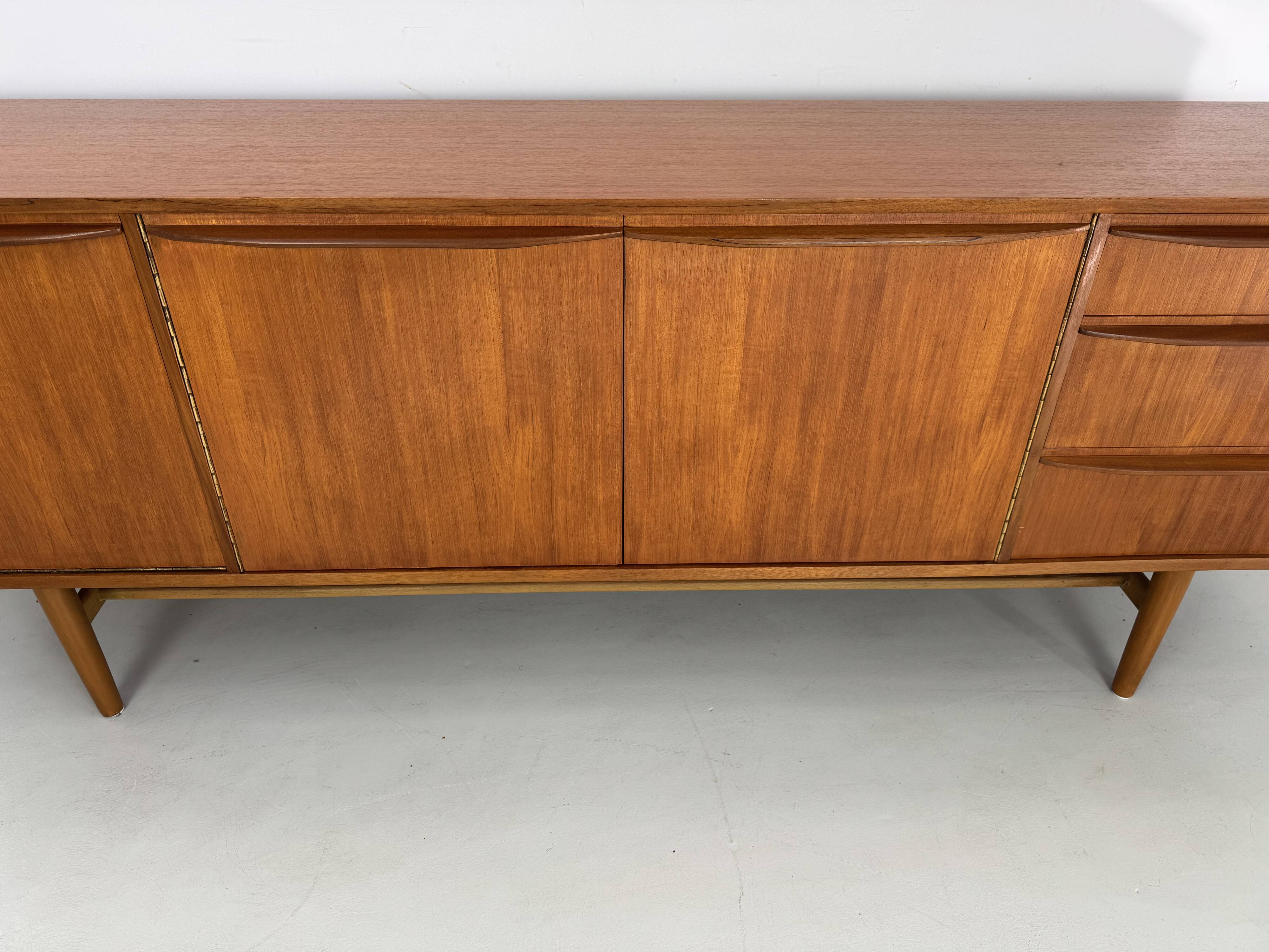 Beautiful vintage sideboard with a sleek design from the 60s.