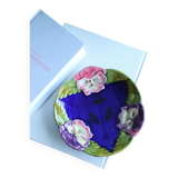 Assiette bleu en barbotine fleurs