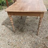 Aero-gummed solid table