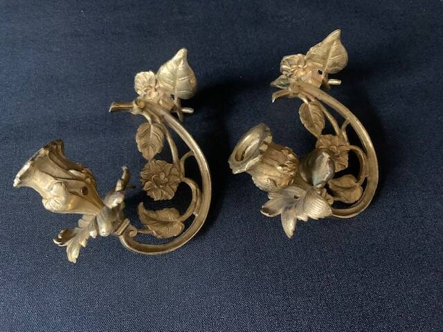 Paire d'appliques Art nouveau en bronze à décor de papillons