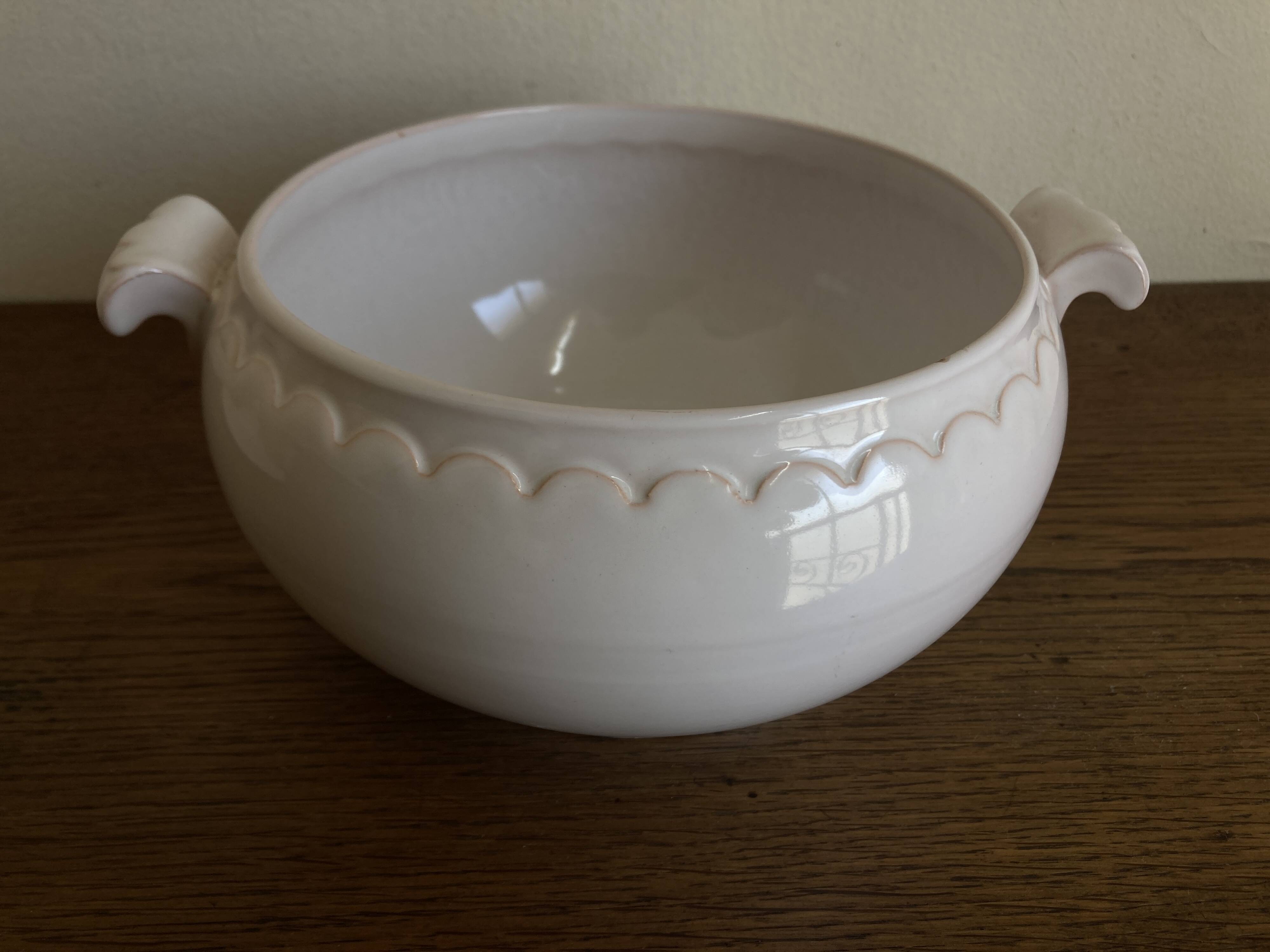 Neo-classical soup tureen with scallops, Gien earthenware, 1970.