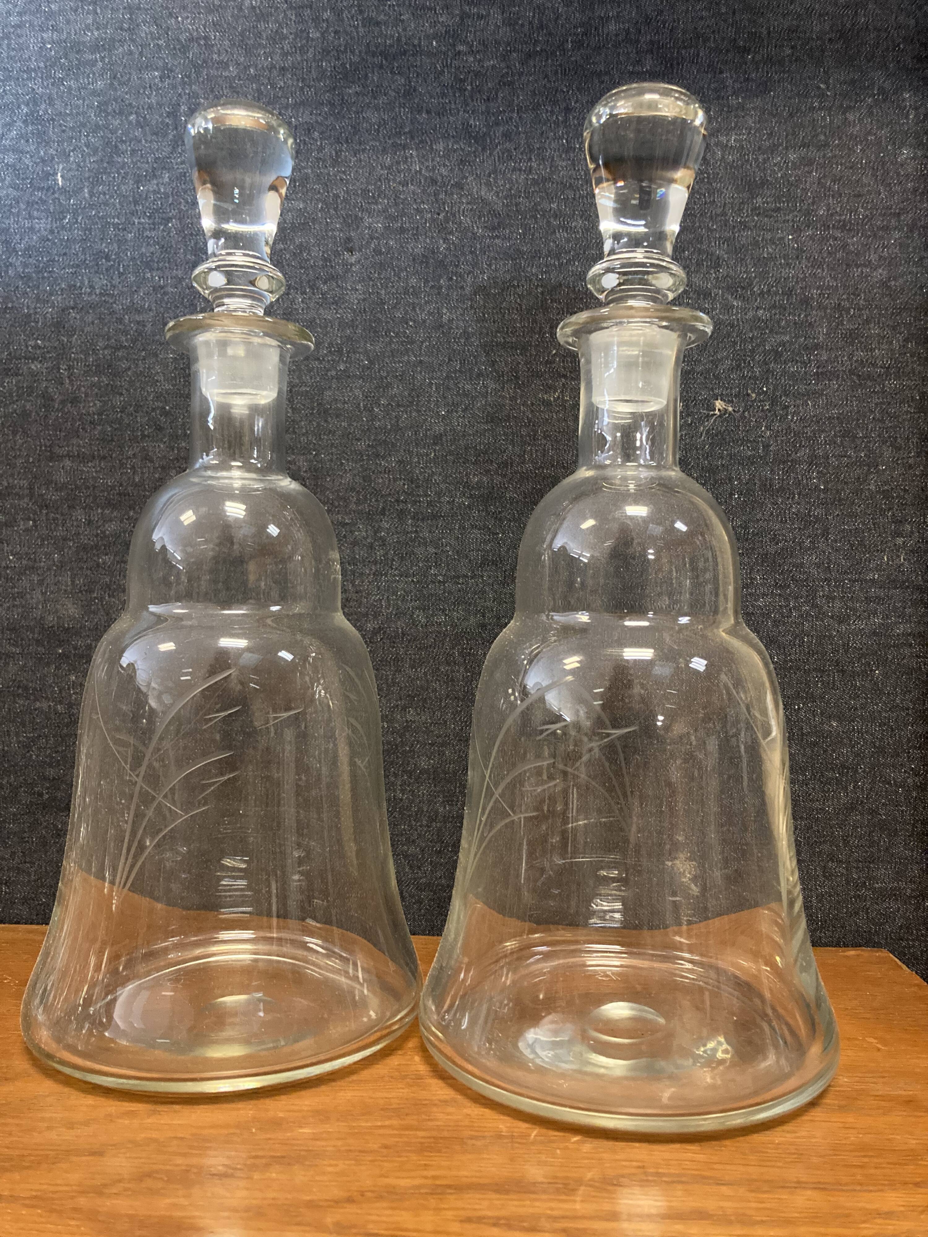 Engraved glass stemmed glass service