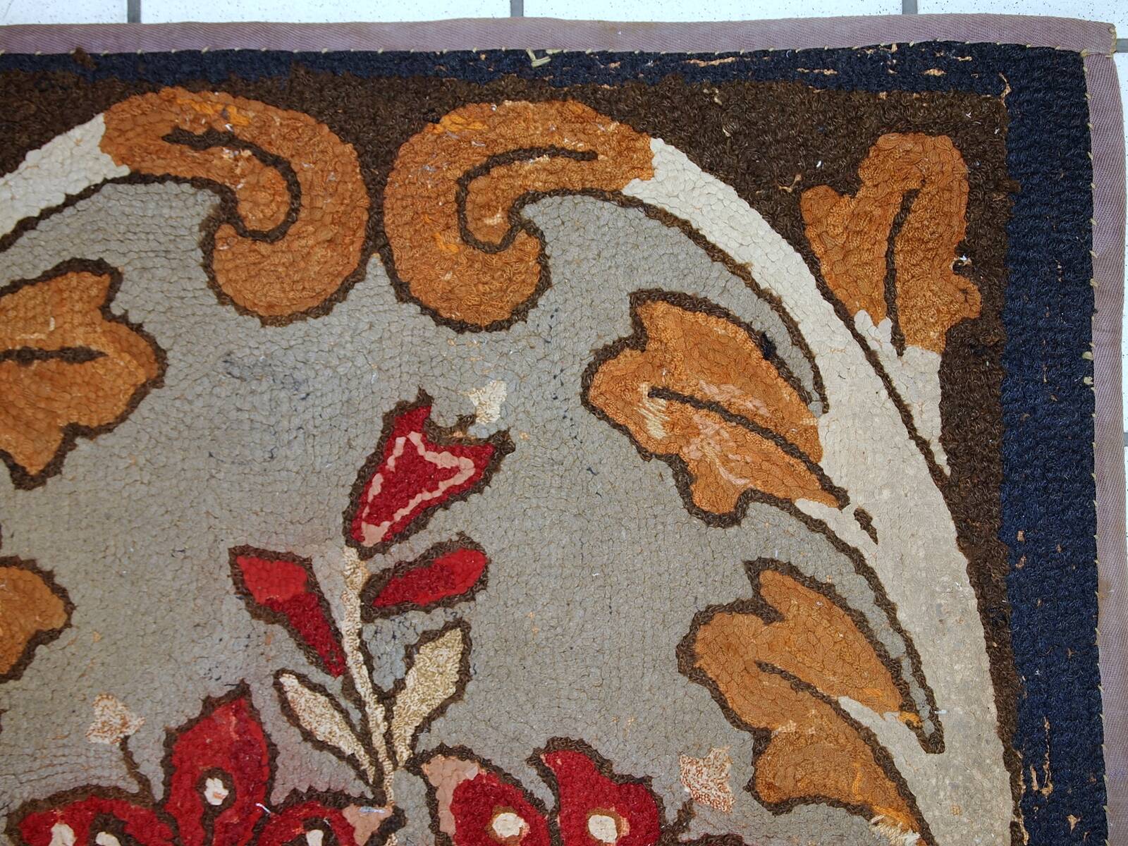 Tapis Hooked Antique Américain, Début XXe Siècle, Motifs Floraux