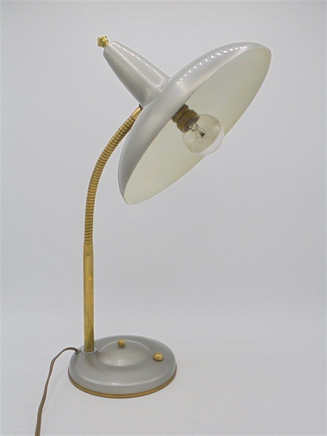 Desk lamp