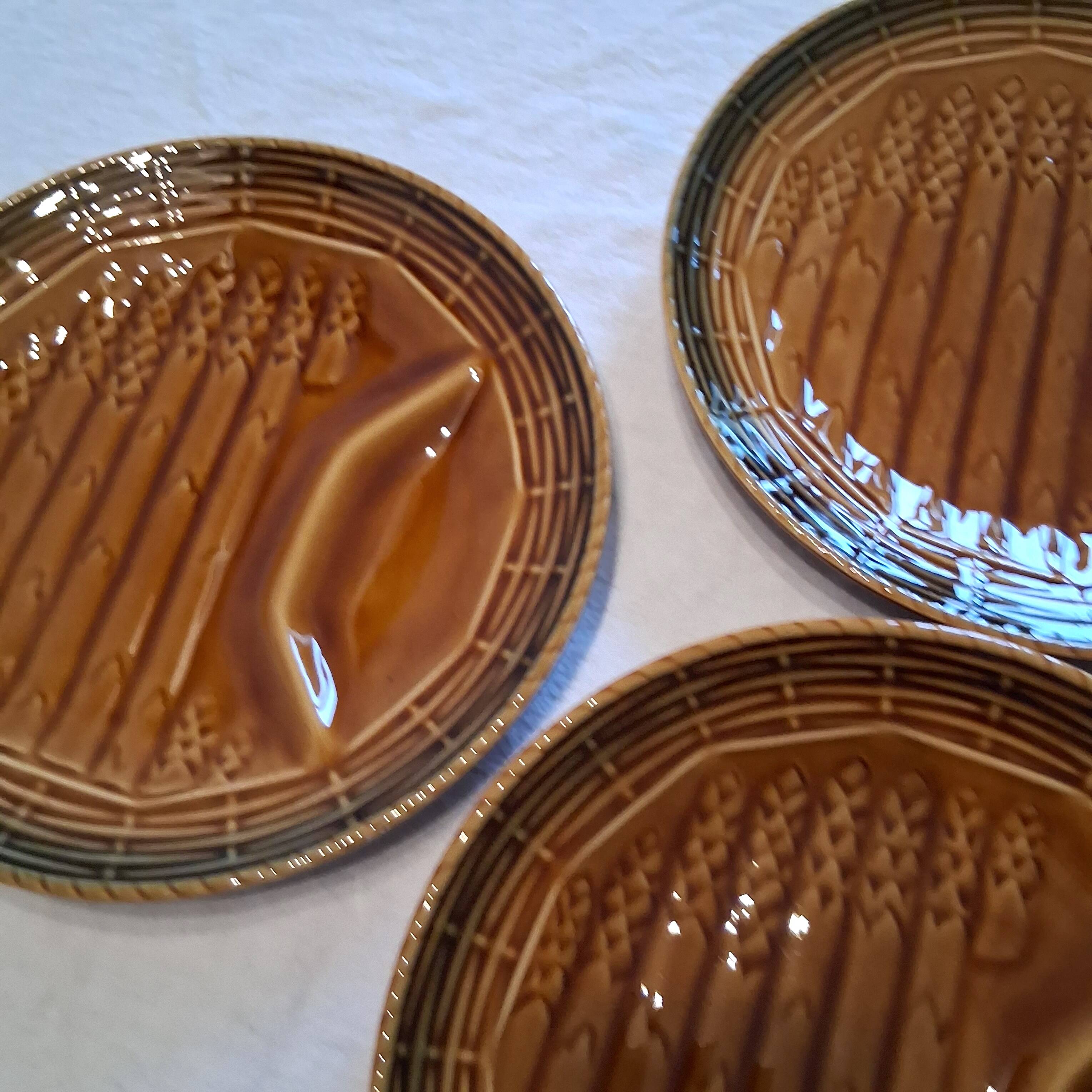 6 asparagus plates stamped "Sarreguemines" on the back in very good condition.