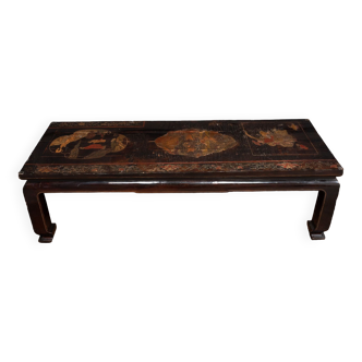 Table basse Chine en laque milieu XXe 4 pieds décor polychrome