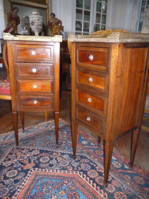 Paire de petites commodes époque XIX e