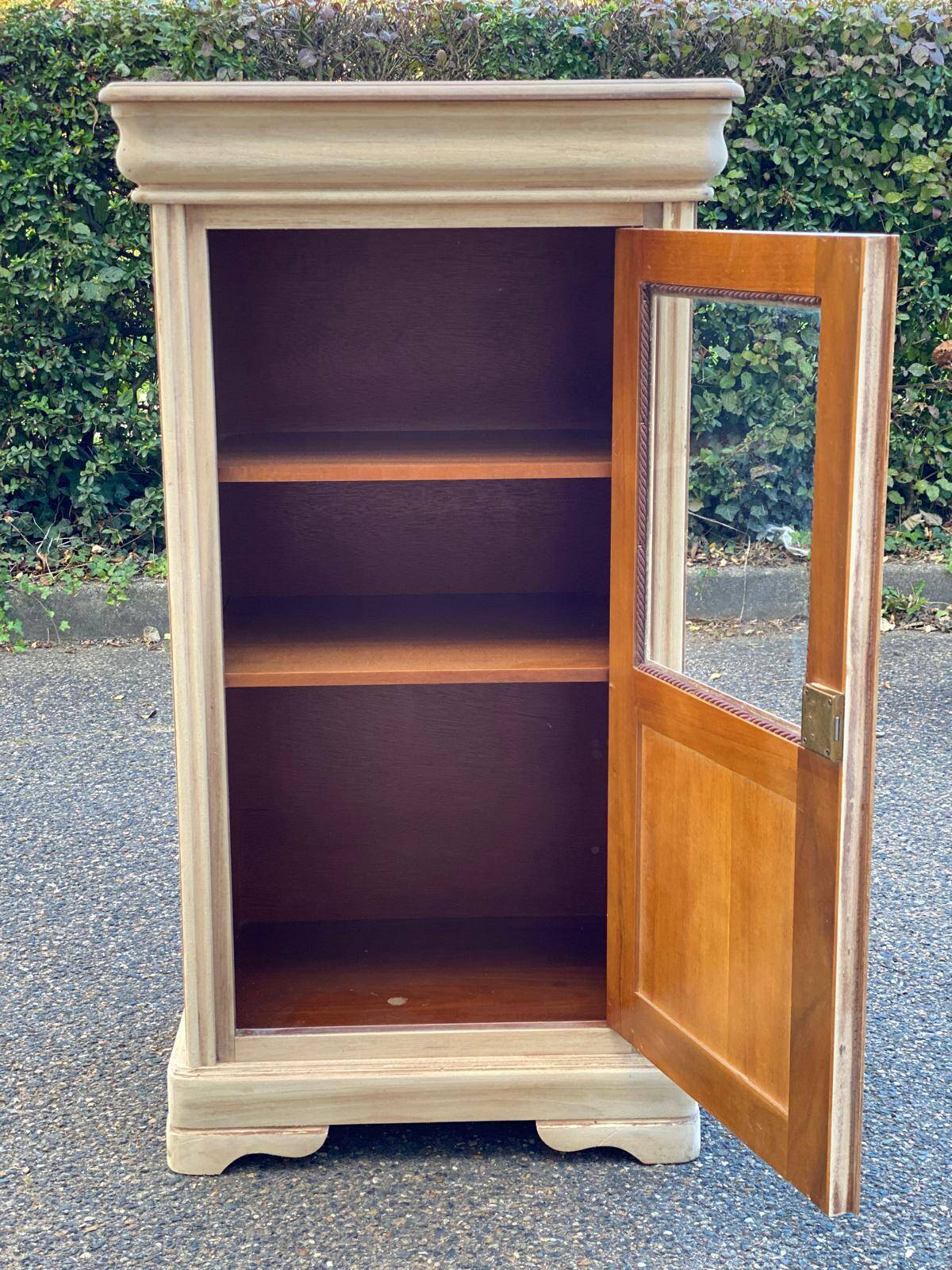 Vitrine bonnetière Louis Philippe rénovée en merisier brut