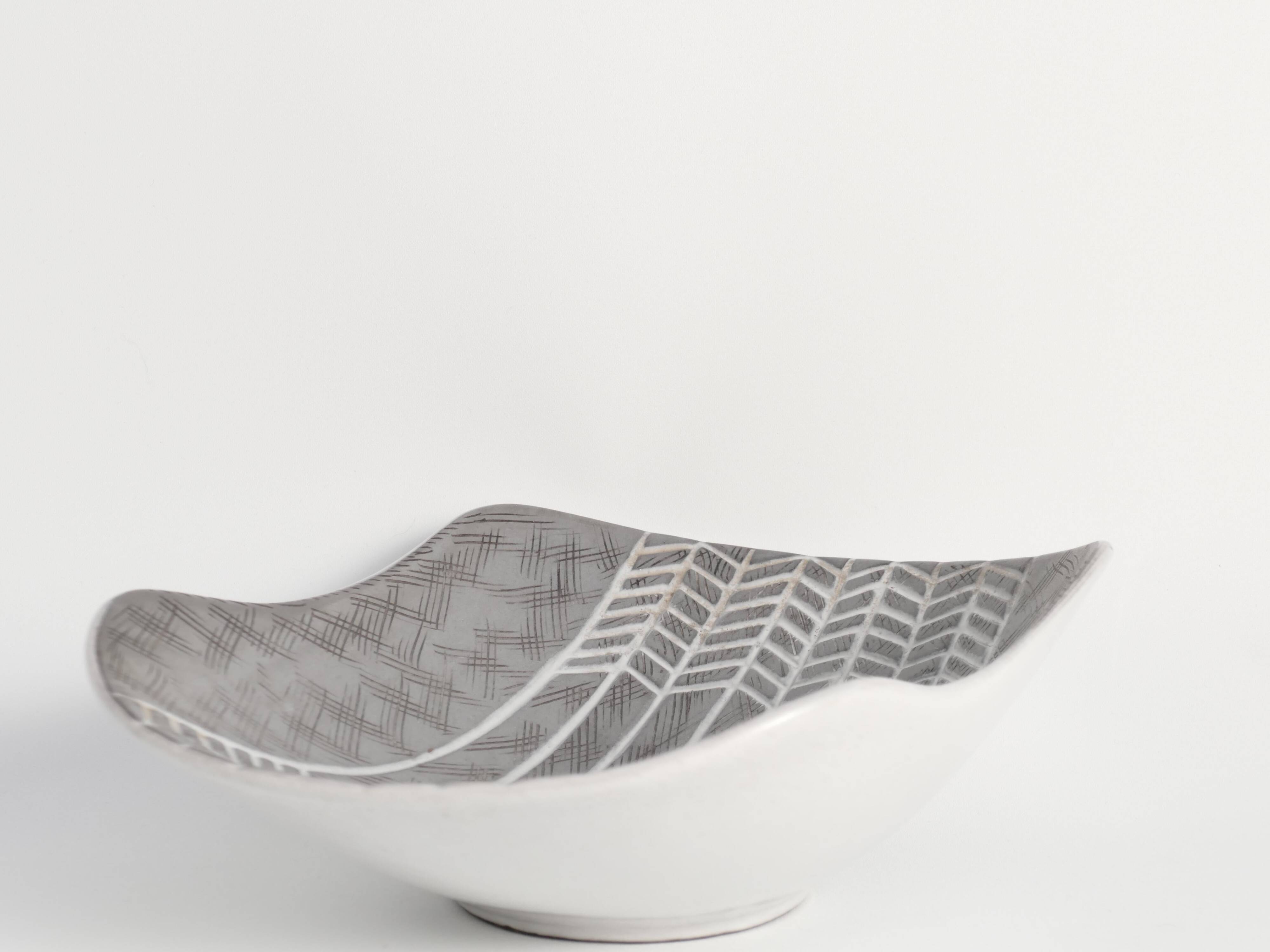 Mid-Century Ceramic Bowl "Ax" by Mari Simmulson for Upsala Ekeby, Sweden 1950s