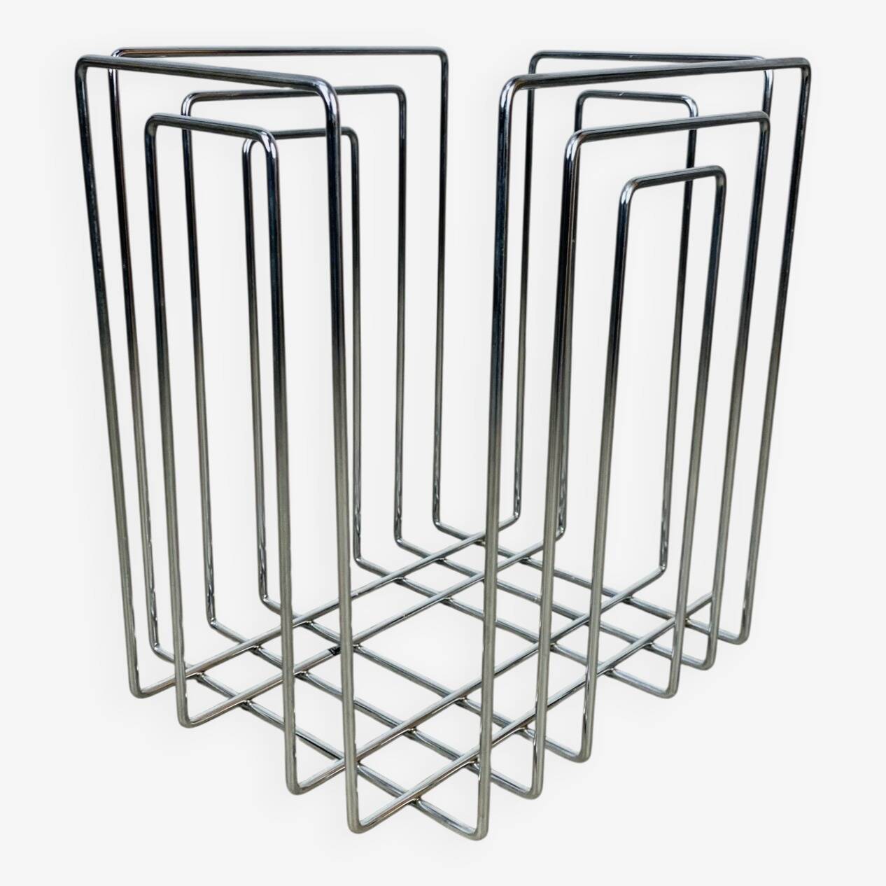 Chrome metal magazine rack by Willi Glaeser for TMP, 1980s.