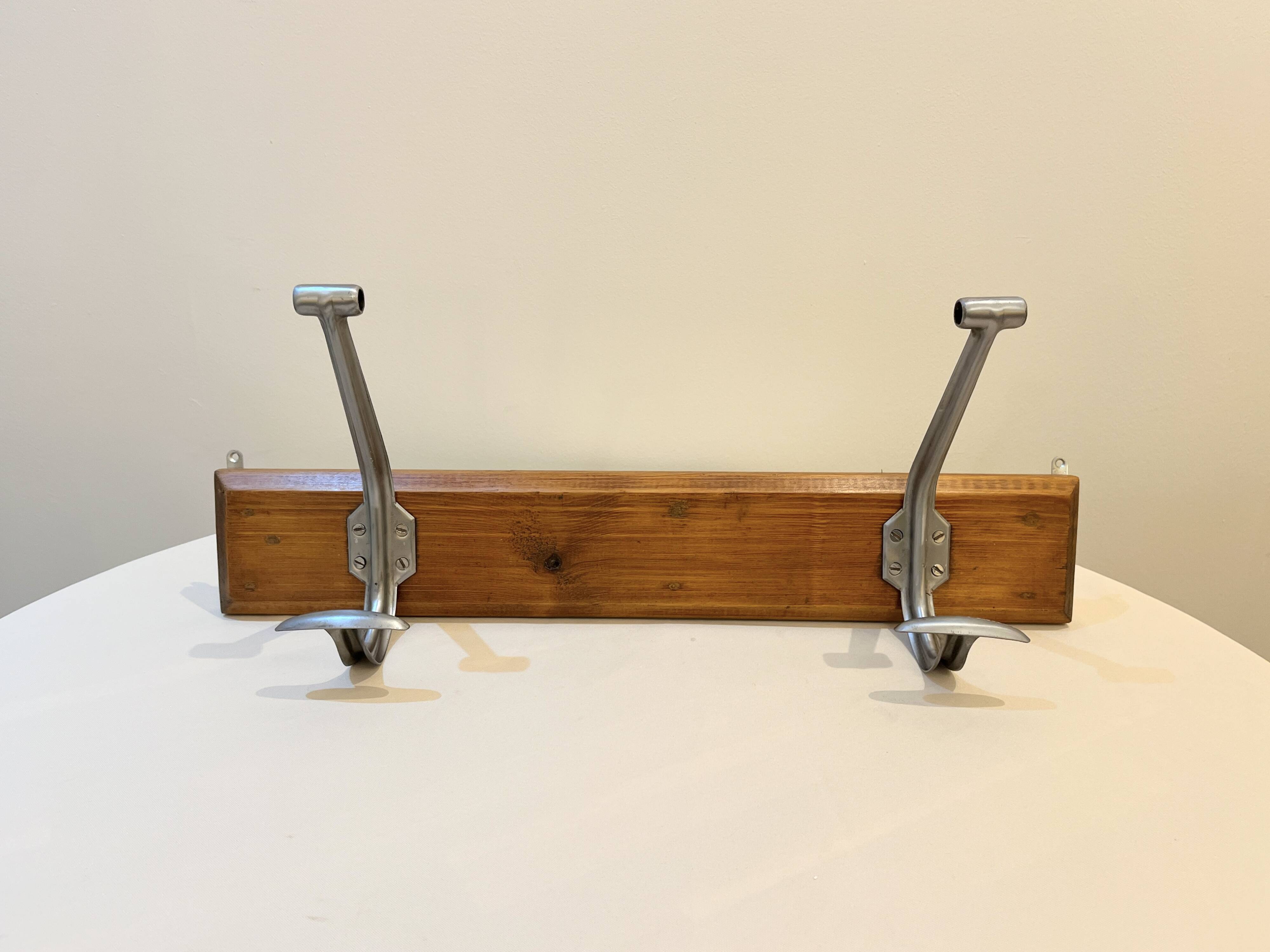 54 cm Ancien porte manteau mural d'école en bois et métal 2 patères double