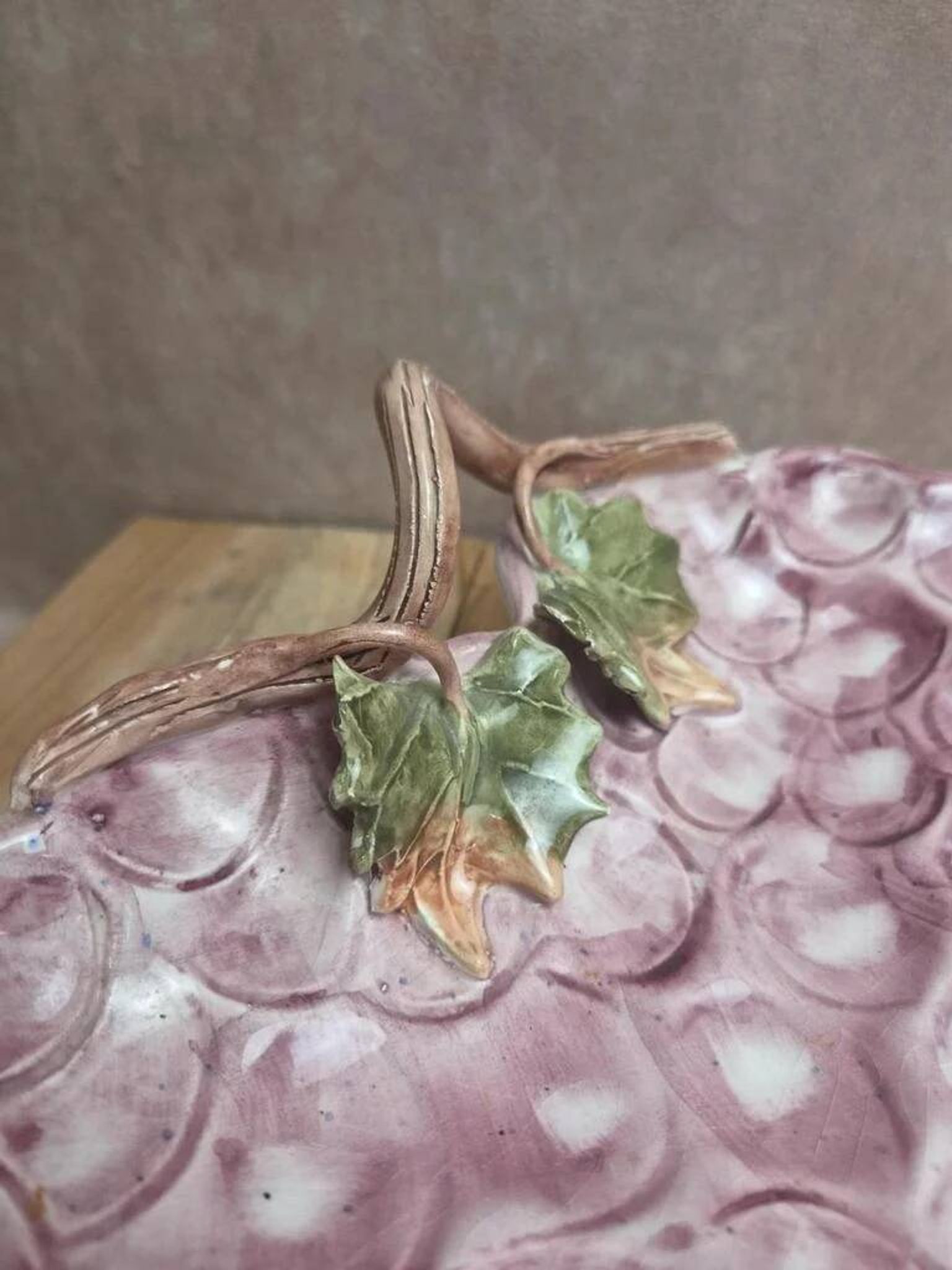 Vintage Italian barbotine grape plate – G.b.c. Made in Italy