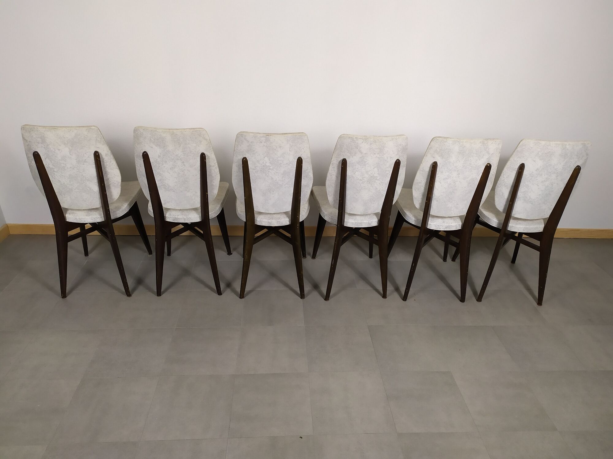 suite of 6 wooden chair and marbled grey white skai