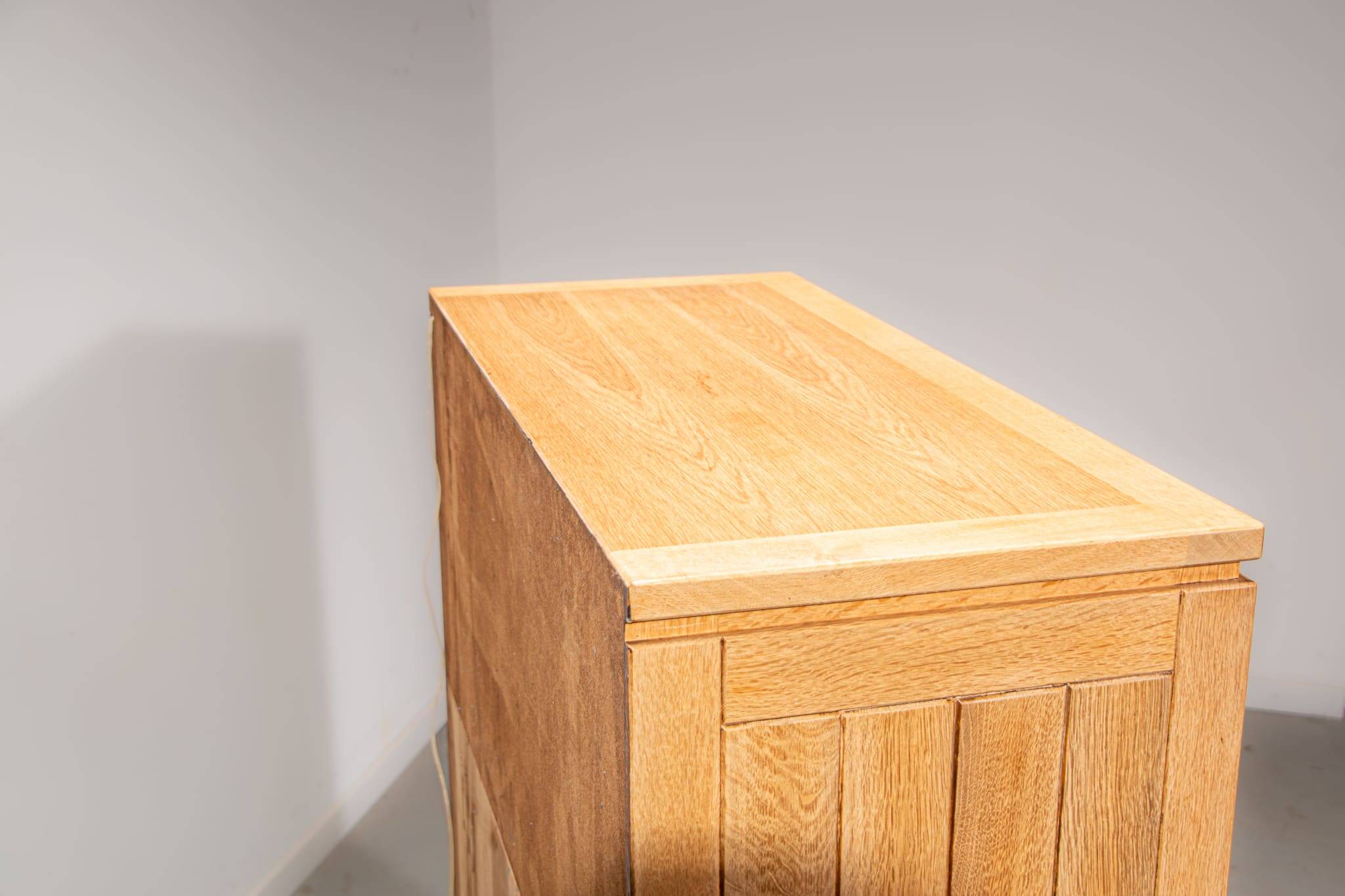 Van den Berghe Pauvers oak bar cabinet