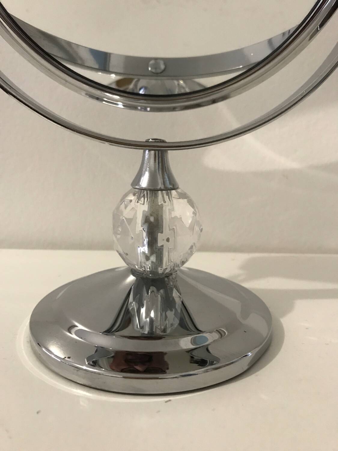 Magnificent retro mirror with magnifying effect