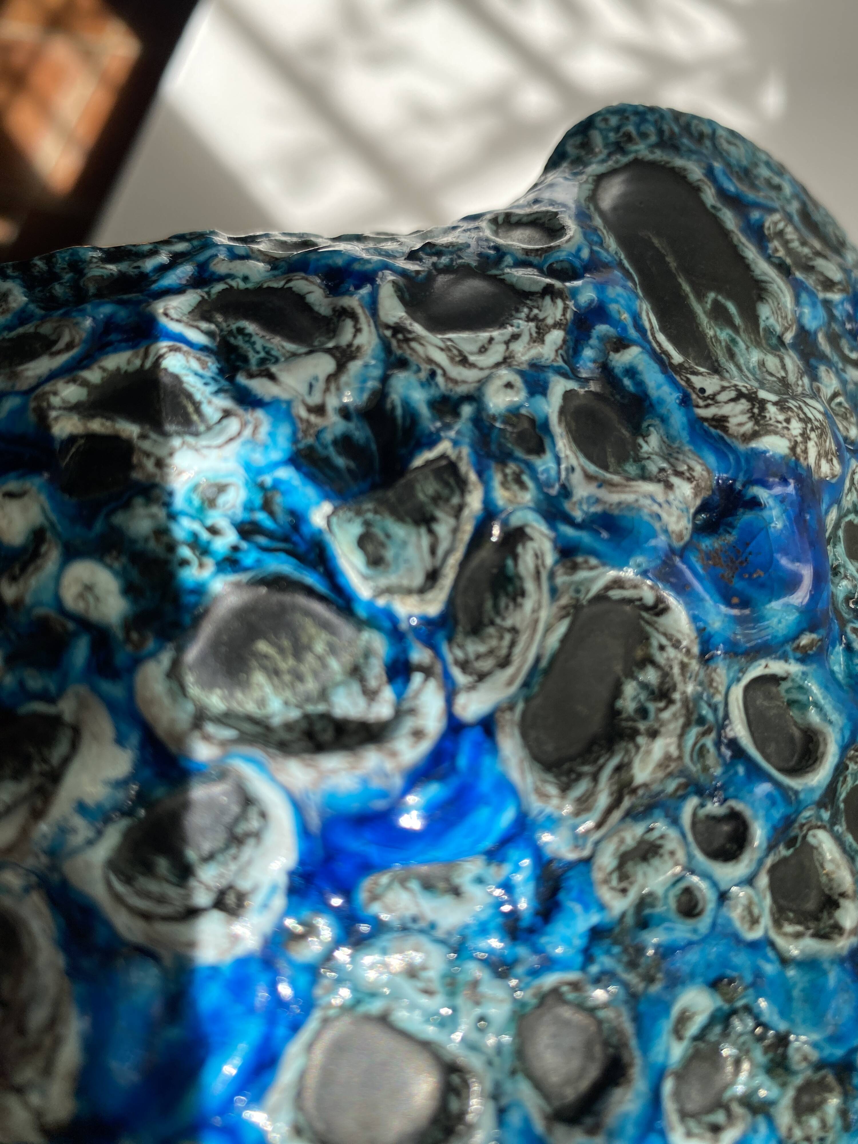 Eruptive ceramic dish from the 60s